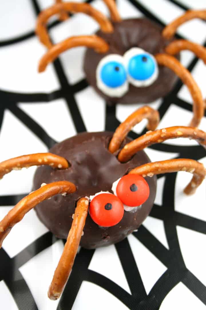 Easy Halloween Spider Donuts - Mom Loves Baking