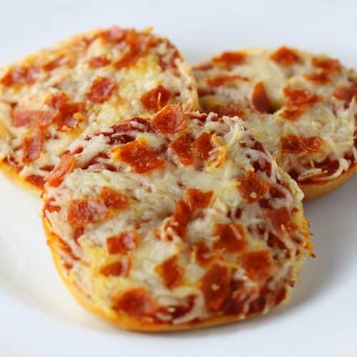Mini Bagel Pizzas - Mom Loves Baking Pepperoni with