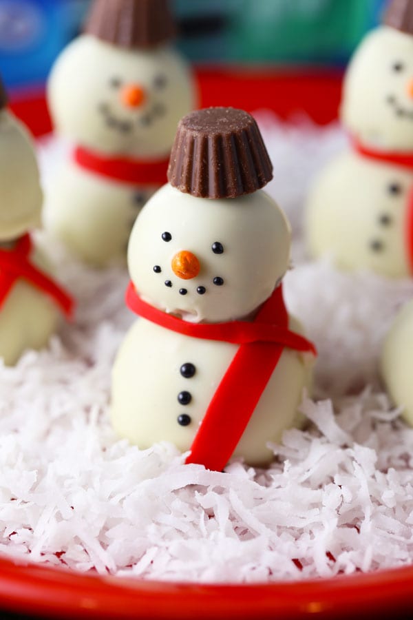 Easy Snowman OREO Cookie Balls - Mom Loves Baking