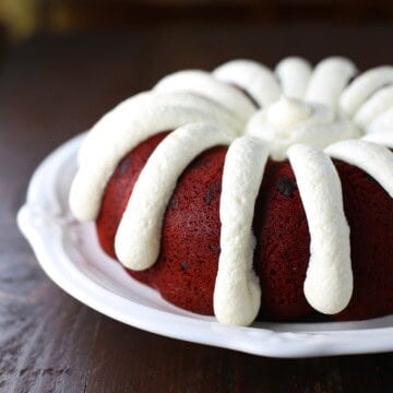 Simple Christmas Cake - Mom Loves Baking