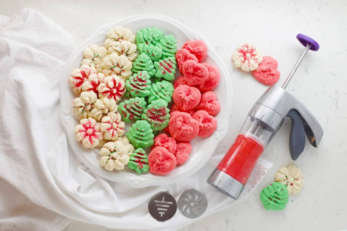 christmas-cookie-press-cookies-mom-loves-baking