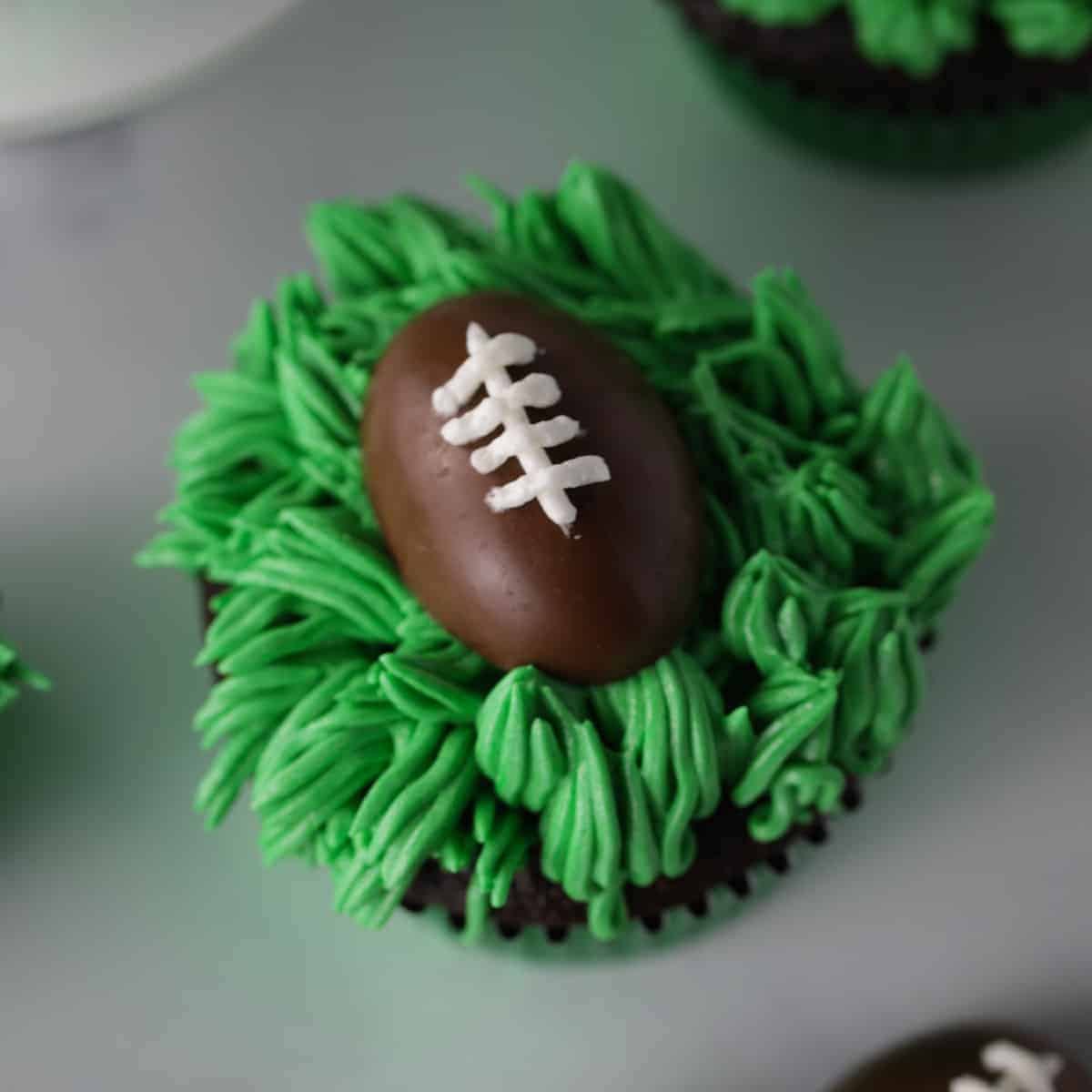 Easy Superbowl Football Cupcakes Mom Loves Baking