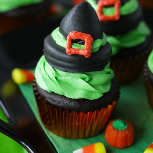 Halloween Witch Hat Cupcakes - Mom Loves Baking