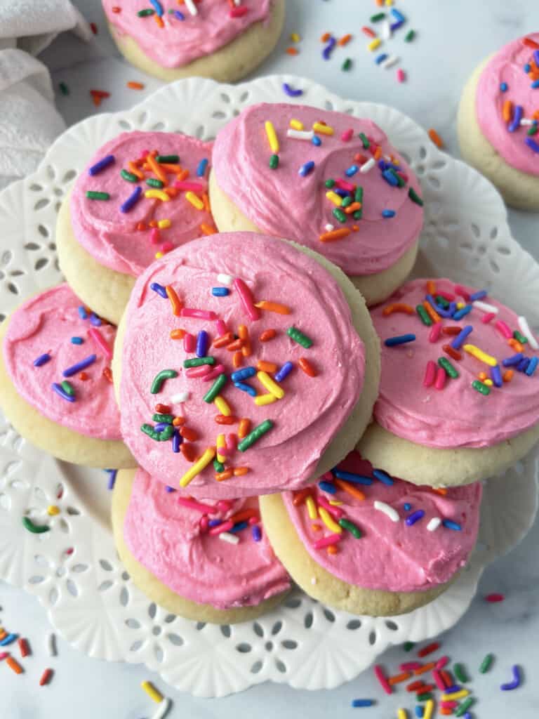 Copycat Lofthouse Soft Frosted Sugar Cookies Recipe - Mom Loves Baking