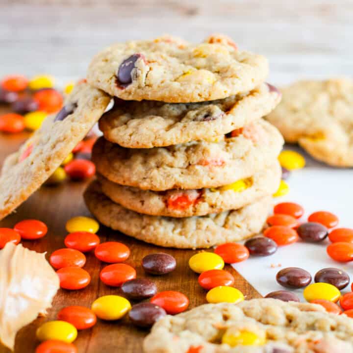 https://www.momlovesbaking.com/wp-content/uploads/2023/08/Reese-cookie-stack-720x720.jpg