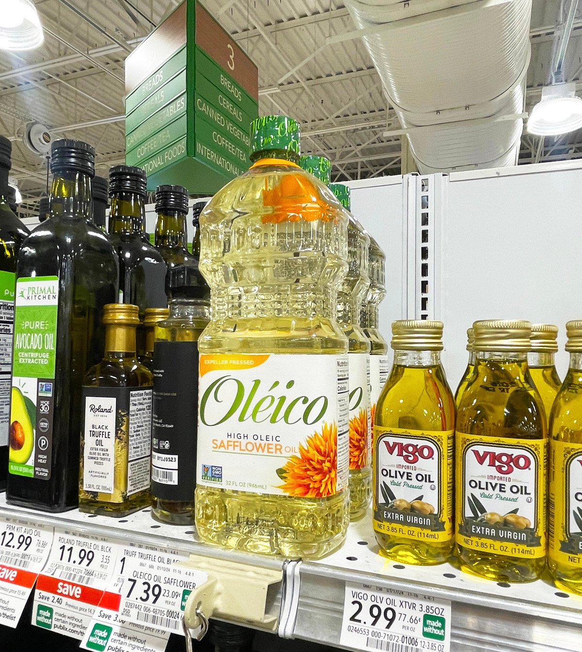 Publix grocery aisle showing vegetable oils including Oleico Safflower oil.