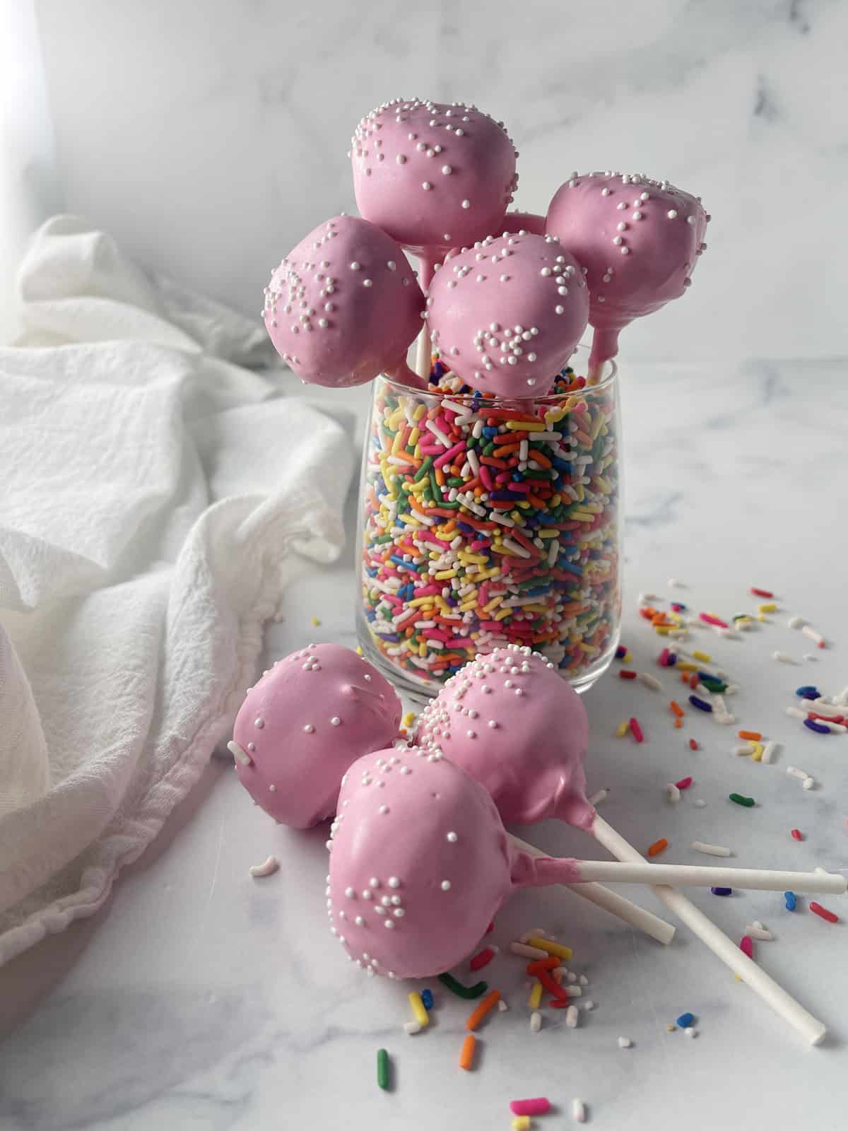 Yummy pink cake pops.