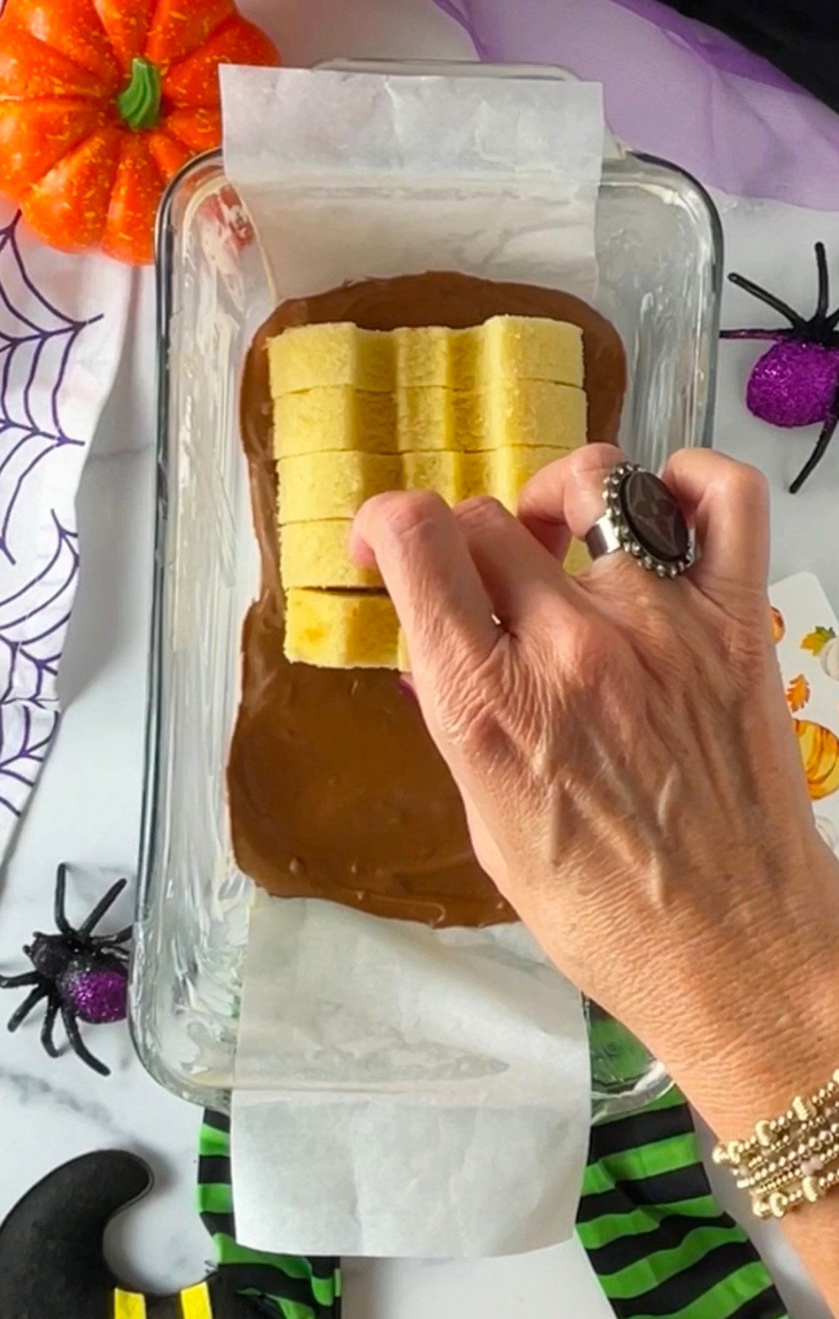 How to make peek a boo Halloween cake.