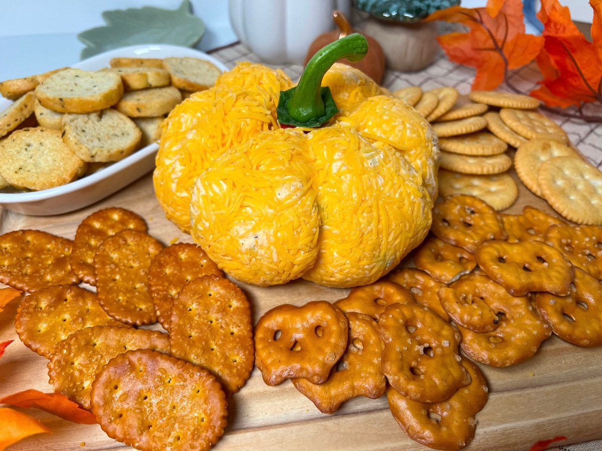 The best pumpkin shaped cheese ball.